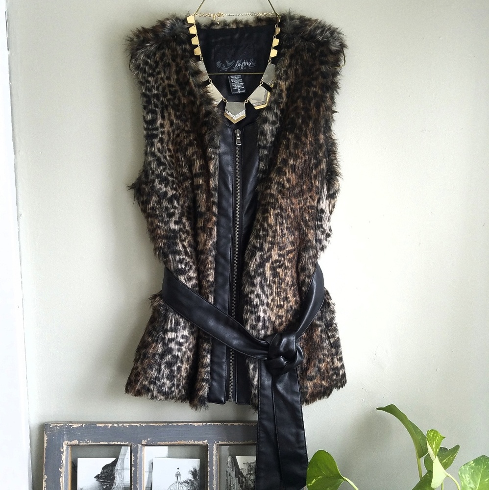 Faux Leopard Fur Vest w/ Belt (Daytrip - Buckle)